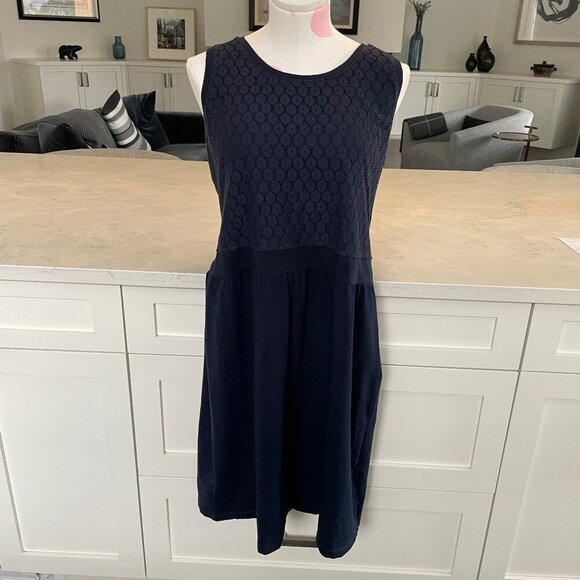 L.L.Bean Item ID 294009 Slvless Scoop Nk Fit & Flare Dress Lace Detail Navy Sz M - Picture 1 of 10